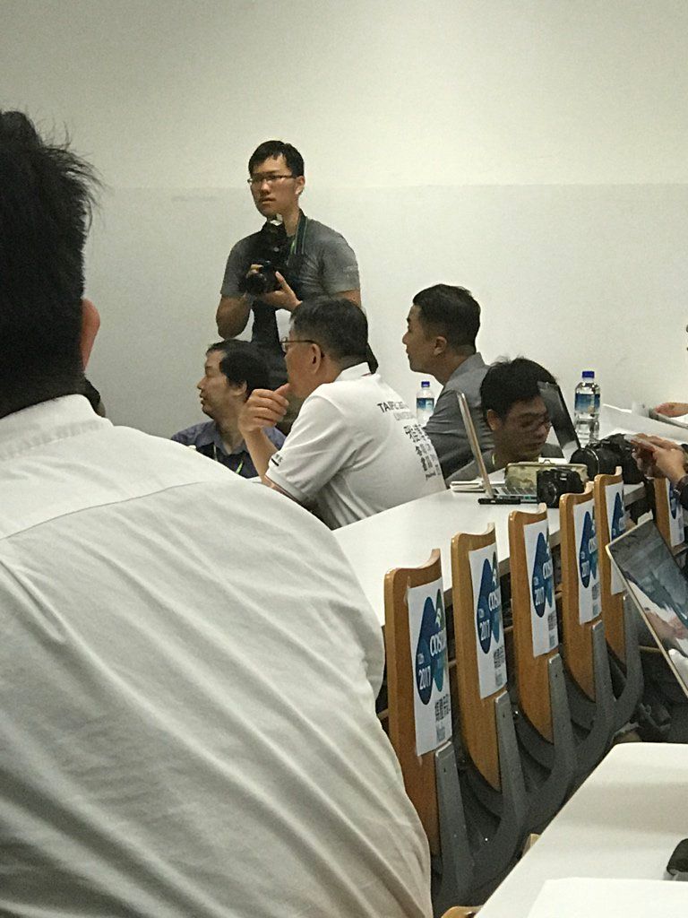 oh my god twitter doesn’t include alt text from images in their API